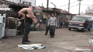 Seks kasar blowjob, gengbang, bondage &#8211; Video BDSM budak Julie Night dan Puteri Donna diserang oleh ayam besar Mark Davis