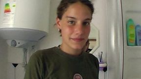 Skanky Elena gives a head in a hot amateur porn video