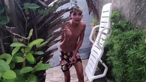 Stepmother Seduces Her Boyfriend with Her Huge Ass in Front of His Friend