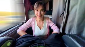 Spontaneous public bus blowjob � random guy got lucky