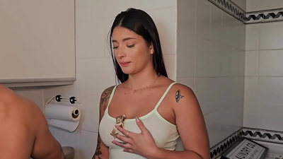 I seduce my roommate and give him a taste of my juicy pussy and big arse - Salome Gil