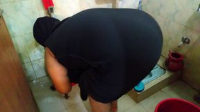 Taboo: Fucking My Beautiful Saudi MILF Huge Butt Stepmom in Bathroom When She Washing Clothes