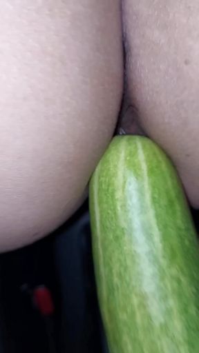 Di Kobel Pakai Timun Sampai Basah Nyobain Masuk Depan Belakang