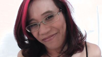 Mature milf over 50 with big clitoris pisses at the end of the amateur casting and makes him come in your mouth